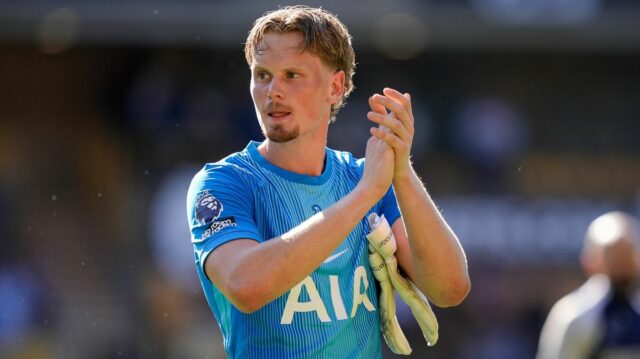 Brankár Tottenhamu Hotspur Antonin Kinsky bol pri víťazstve na ihrisku Wolves v Premier League vo vrcholnej forme