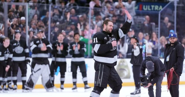 Anze Kopitar vyznamenaný po tom, čo Kings v domácom finále porazili nemesis Oilers
