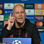 Arne Slot je pred stredajším súbojom Liverpoolu s PSG pod obrovským tlakom