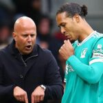 Arne Slot odpovedá na poznámky Van Dijka o odchode, keď sa potvrdil návrat Isaka