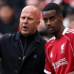 Švédsky útočník Liverpoolu #09 Alexander Isak sa 17. marca 2026 zúčastňuje tímového tréningu na ich tréningovom ihrisku v Kirkby, Liverpool, severozápadné Anglicko, v predvečer ich posledného 16. zápasu Ligy majstrov UEFA proti Galatasaray. (Foto: PETER POWELL/AFP cez Getty Images)