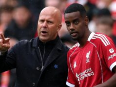 Arne Slot potvrdil dátum návratu Alexandra Isaka, keďže Liverpool dostal obrovské množstvo zranení Švédsky útočník Liverpoolu #09 Alexander Isak sa 17. marca 2026 zúčastňuje tímového tréningu na ich tréningovom ihrisku v Kirkby, Liverpool, severozápadné Anglicko, v predvečer ich posledného 16. zápasu Ligy majstrov UEFA proti Galatasaray. (Foto: PETER POWELL/AFP cez Getty Images)