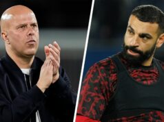 Arne Slot sa k Mo Salahovi správa s úplným opovrhnutím – a zdá sa, že je to osobné Mohamed Salah z FC Liverpool sa zahrieva