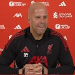 Arne Slot trvá na tom, že cíti podporu zo strany priaznivcov aj hierarchie Liverpoolu