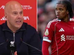 Arne Slot upozorňuje na problém Rio Ngumoha, keď Liverpool wonderkid tlačí na štart PSG Tlačová konferencia Arne Slot