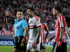 Arrasca bolí, Jardim vylúčený a chaos: Fla remíza v Liberte Download app from appStore