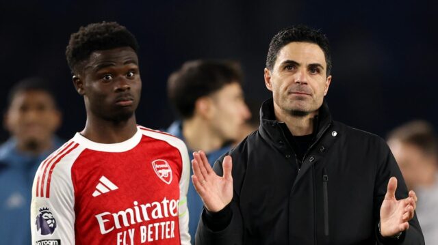 Bukayo Saka a Mikel Arteta