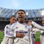 Arsenal údajne vedie prestupový súboj o Morgana Rogersa (uprostred).