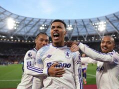 Arsenal dostal možnosť prestupu Morgana Rogersa, ako jasne vyjadril svoj postoj k odchodu z Aston Villy Arsenal údajne vedie prestupový súboj o Morgana Rogersa (uprostred).