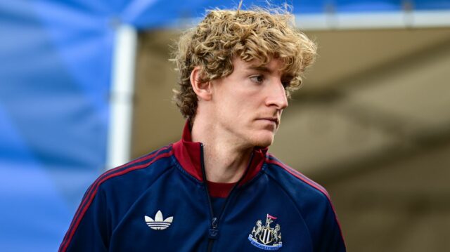 Anthony Gordon bol spájaný s odchodom z Newcastlu United so zranením, ktoré ho zrejme vylúčilo z cesty do Arsenalu v akcii Premier League.