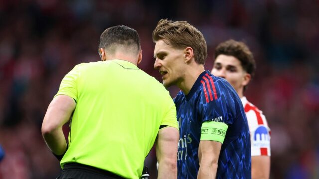 Rozhodca Danny Makkelie urobil hrozné rozhodnutie prerušiť penaltu Arsenalu proti Atleticu Madrid