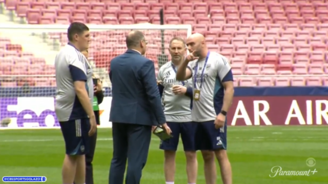 Arsenal sa sťažoval UEFA na dĺžku trávnika v Metropolitane