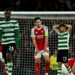 Stredopoliar Arsenalu Declan Rice reaguje po záverečnom hvizde proti Sportingu