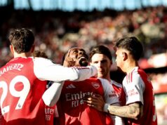 Arsenal ukázal zásadnú zmenu vo víťazstve Newcastlu, ktorá by mohla dokázať rozdiel v boji o titul Gabriel a David Raya oslavujú víťazstvo Arsenalu nad Newcastlom (Reuters)
