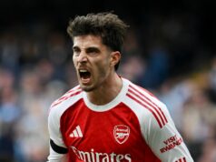 Arsenal získal nevídanú podporu v boji o titul v Premier League po rozpade Chelsea Kai Havertz oslavuje