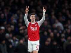 Arsenal zvažuje novú zmluvu na 24 rokov za 1 podmienky Arsenal zvažuje novú zmluvu na 24 rokov za 1 podmienky