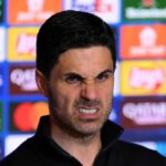 MADRID, ŠPANIELSKO - 29. apríla: Mikel Arteta, manažér Arsenalu, hovorí pre médiá na pozápasovej tlačovej konferencii po semifinálovom zápase prvej časti Ligy majstrov UEFA 2025/26 medzi Atletico de Madrid a Arsenal FC na štadióne Metropolitano 29. apríla 2026 v Madride v Španielsku. (Foto David Ramos - UEFA/UEFA cez Getty Images)