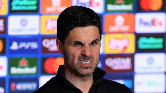 MADRID, ŠPANIELSKO - 29. apríla: Mikel Arteta, manažér Arsenalu, hovorí pre médiá na pozápasovej tlačovej konferencii po semifinálovom zápase prvej časti Ligy majstrov UEFA 2025/26 medzi Atletico de Madrid a Arsenal FC na štadióne Metropolitano 29. apríla 2026 v Madride v Španielsku. (Foto David Ramos - UEFA/UEFA cez Getty Images)