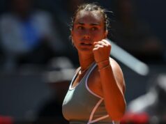 Aryna Sabalenková bojuje zo setu a láme sa, aby prekonala Naomi Osakaovú na Madrid Open Osakaovej došla para v poslednom sete (Getty)