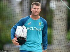 Austrálska kriketová legenda David Warner bol obvinený zo šoférovania pod vplyvom alkoholu po tom, čo ho zastavili na východe Sydney Testovacia kriketová hviezda David Warner (vyššie) je obvinený zo šoférovania pod vplyvom alkoholu