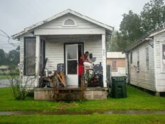 Auto vrazilo do laoskej novoročnej prehliadky v Louisiane a urazilo asi 15 ľudí | Správy o zdraví Auto vrazilo do laoskej novoročnej prehliadky v Louisiane a urazilo asi 15 ľudí | Správy o zdraví