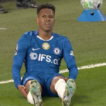 Estevao si sadol zranený