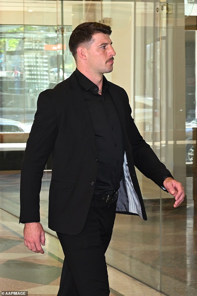 Bad boy hviezda NRL Curtis Scott vyhral na súde po Bývalá hviezda NRL Curtis Scott (na snímke v stredu pred súdom v Sydney) dostal kauciu za prísnych podmienok