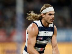 Bailey Smith označil AFL za „klaunov“ v zúrivom výbuchu, pretože liga údajne odmieta jeho myšlienku duševného zdravia Superhviezda Geelong Bailey Smith senzačne označila AFL za „klaunov“ po tom, čo liga údajne odmietla jeho návrh na kolo o duševné zdravie.