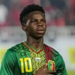 Barcelona porazí Chelsea a získa vysoko hodnoteného stredopoliara