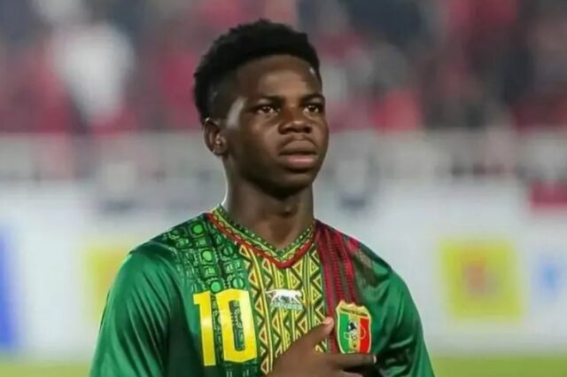 Barcelona porazí Chelsea a získa vysoko hodnoteného stredopoliara
