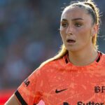 Barry dostal prvé volanie do Anglicka, pretože Godfrey sa zranil