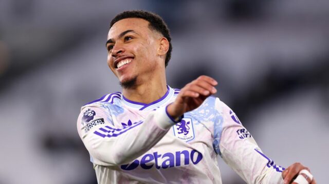 Morgan Rogers oslavuje víťazstvo Aston Villy