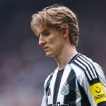 Anthony Gordon počas zápasu Newcastlu