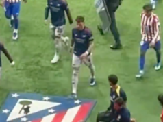 Ben White a Diego Simeone sa dostali do stretu po tom, čo prešli cez odznak Atlética Madrid Strela Marcosa Llorenteho z Atlética Madrid zasiahla ruku Bena Whitea z Arsenalu, čo má za následok penaltu (PA)