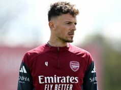 Ben White, hviezda Arsenalu, sa na tréningu „nerád približuje“ k jednému spoluhráčovi Ben White a Gabriel Martinelli