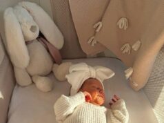 Bernard Tomic a jeho očarujúca partnerka odhalili svoju detskú radosť po tom, čo ju deväť mesiacov tajili – a ich dcéra má VEĽMI jedinečné meno Na snímke novorodená dcéra Bernarda Tomica a Keely Hannah Astara Aurelia, ktorá prišla 5. apríla