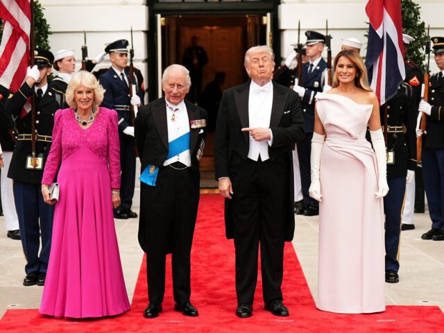 Biely dom víta „dvoch kráľov“, keď kráľ Charles prednáša ostré poznámky | donald Trump
