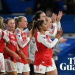 Liga majstrov UEFA žien – štvrťfinále – druhý zápas – Chelsea vs Arsenal Futbalový futbal – Liga majstrov UEFA žien – štvrťfinále – 2. zápas – Chelsea vs Arsenal – Stamford Bridge, Londýn, Veľká Británia – 1. apríla 2026 Mariona Caldenteyová z Arsenalu oslavuje po zápase so spoluhráčmi po zápase Martinylan REUTERS/D