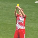 Max Fosh si nemienil ľahnúť a prijať žltú kartu v charitatívnom zápase Sidemen