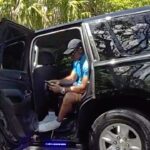 Bodycam ukazuje poslancov, ako rozbíjajú okno Tigera Woodsa, aby získali palice