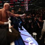 Tyson Fury (vľavo) a Anthony Joshua podpísali zmluvu na boj, tvrdí Turki Alalshikh