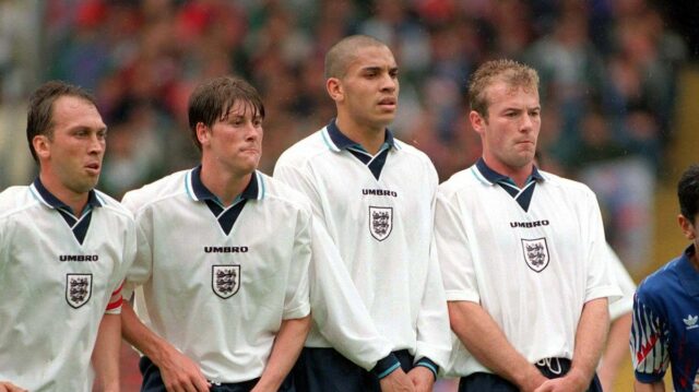 "Bojoval som s Alanom Shearerom a robil som všetko, čo Anglicko tvorí obranný múr, keď Japonsko zahrávalo priamy kop na Umbro Cupe vo Wembley