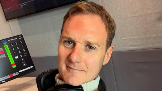 Dan Walker BBC Football Focus film v šatni West Bromwich Albion počas piateho kola Emirates FA Cup medzi West Bromwich Albion a Southampton. 