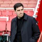 LONDÝN, ANGLICKO - 11. apríla: Hlavný tréner Andoni Iraola z Bournemouthu pred zápasom Premier League medzi Arsenalom a Bournemouthom na Emirates Stadium 11. apríla 2026 v Londýne v Anglicku. (Foto Robin Jones - AFC Bournemouth/AFC Bournemouth cez Getty Images)