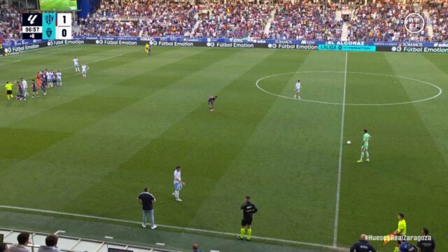 Brankár Zaragozy zasiahol súpera
