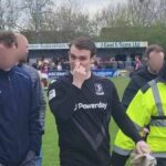Brankár Enfield Town Joe Wright odchádza z ihriska po zápase National League South s Chelmsford City
