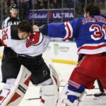 Brankári Rangers a Devils hádžu údery počas rivality