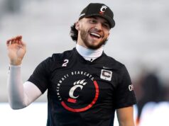 Brendan Sorsby na križovatke: Vyšetrovanie hazardných hier NCAA by mohlo ukončiť vysokoškolskú kariéru Texas Tech QB Brendan Sorsby na križovatke: Vyšetrovanie hazardných hier NCAA by mohlo ukončiť vysokoškolskú kariéru Texas Tech QB
