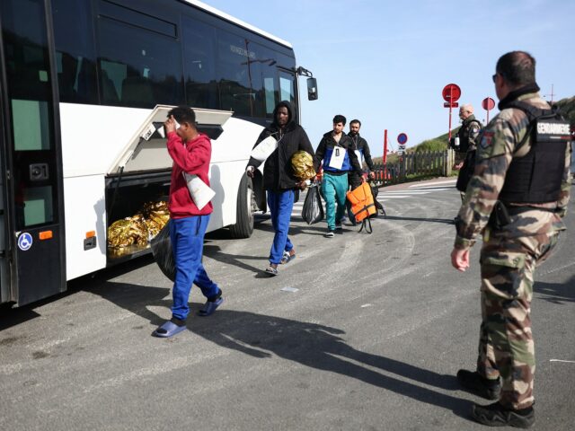 Britská polícia zatkla muža po tom, čo štyria zomreli pri pokuse o prekročenie Lamanšského prielivu | Správy o migrácii
