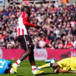 Brobbey zo Sunderlandu si zaslúži červenú za faul na Romera zo Spurs, hovorí panel Premier League